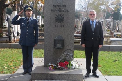 Отдаване на почит пред надгробния паметник на загиналите в І-та Световна война български войници
